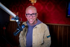 MontageMarcel vouwt jingle in elkaar.